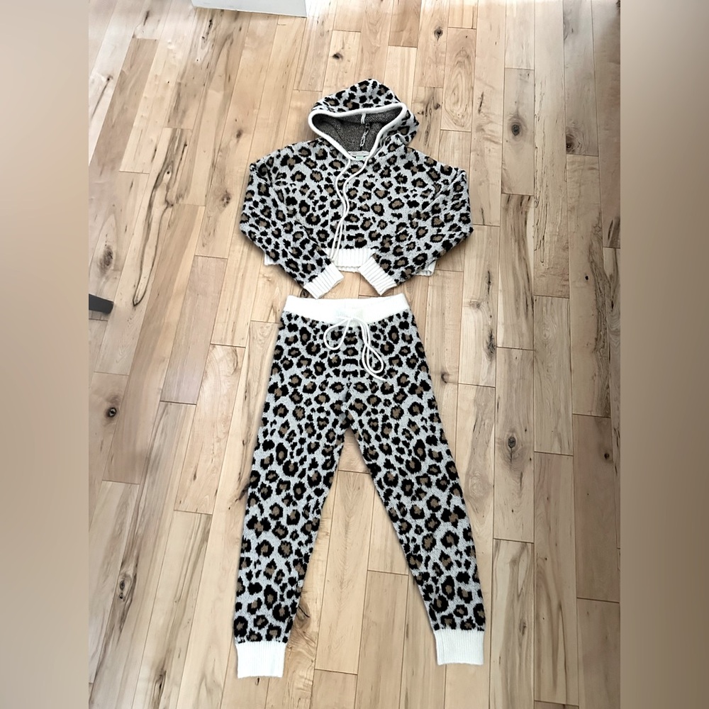 Women’s leopard print set